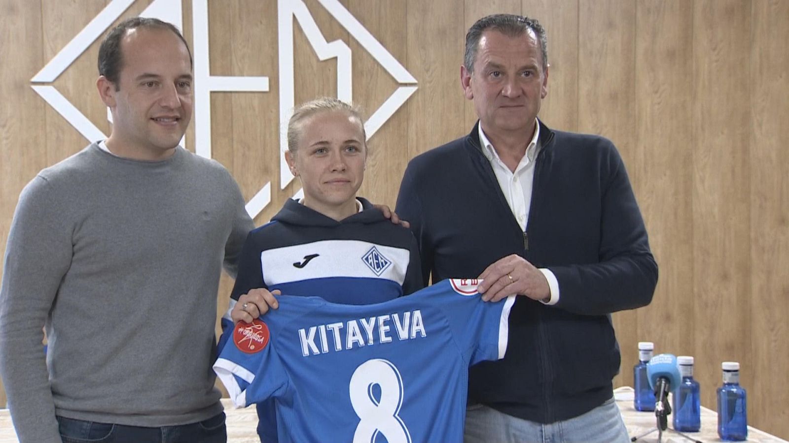 Lluís Cortés ayuda a las futbolistas ucranianas:  "La situación en el país no se resolverá de un día para otro" -- Ver ahora