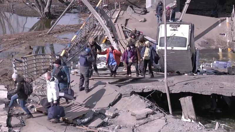 Un mes de guerra en Ucrania: la ciudad de Mariúpol, una de las más castigadas por los ataques rusos