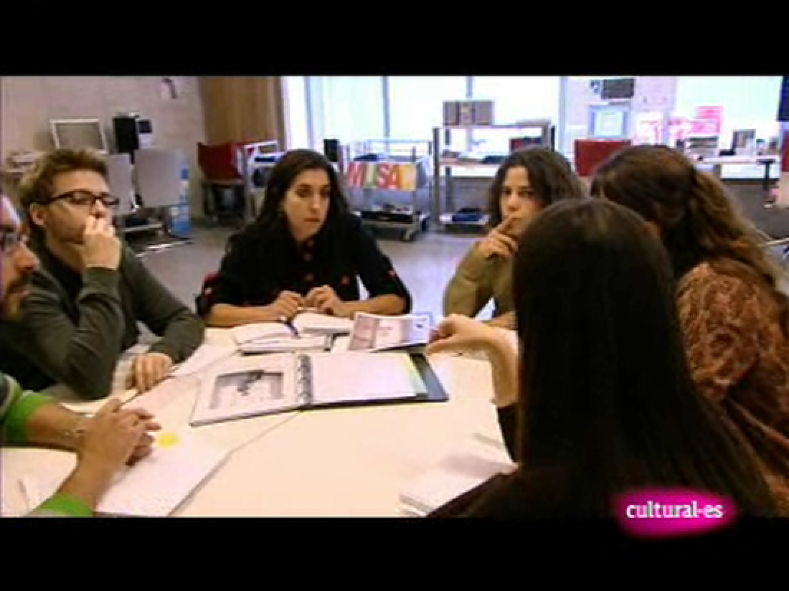 Los oficios de la cultura: Comisariado de arte. Tania Pardo