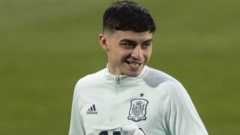 Pedri se pone el '10' de la Roja: "Ojalá podamos darle otra estrella al escudo"