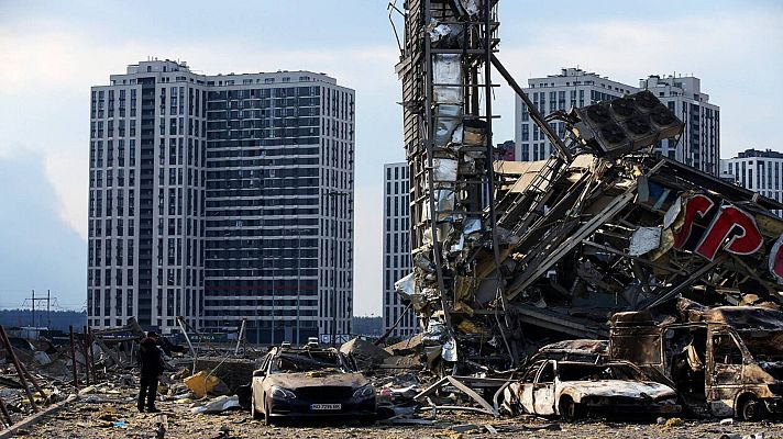 Telediario 2 - Los españoles que permanecen en Ucrania: "Quedarse por momentos es menos peligroso que tratar de huir"