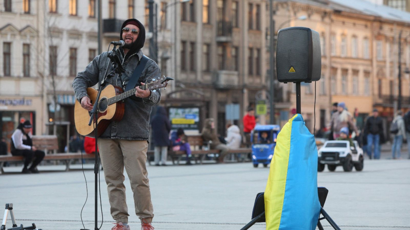 Música en las calles de Leópolis para subir los ánimos | Ver