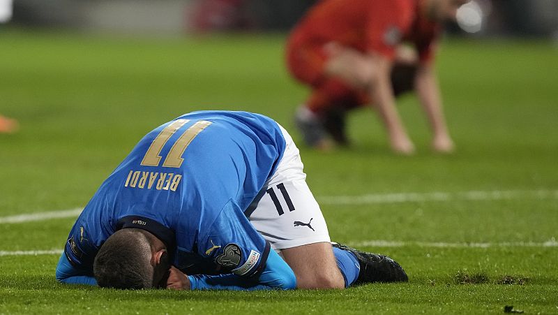 Los jugadores italianos lloran la eliminación del Mundial de Catar 2022