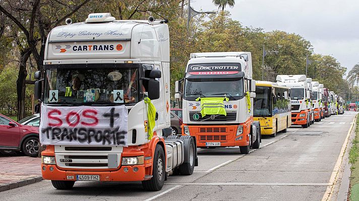 Telediario 2 - Los transportistas convocantes mantienen los paros