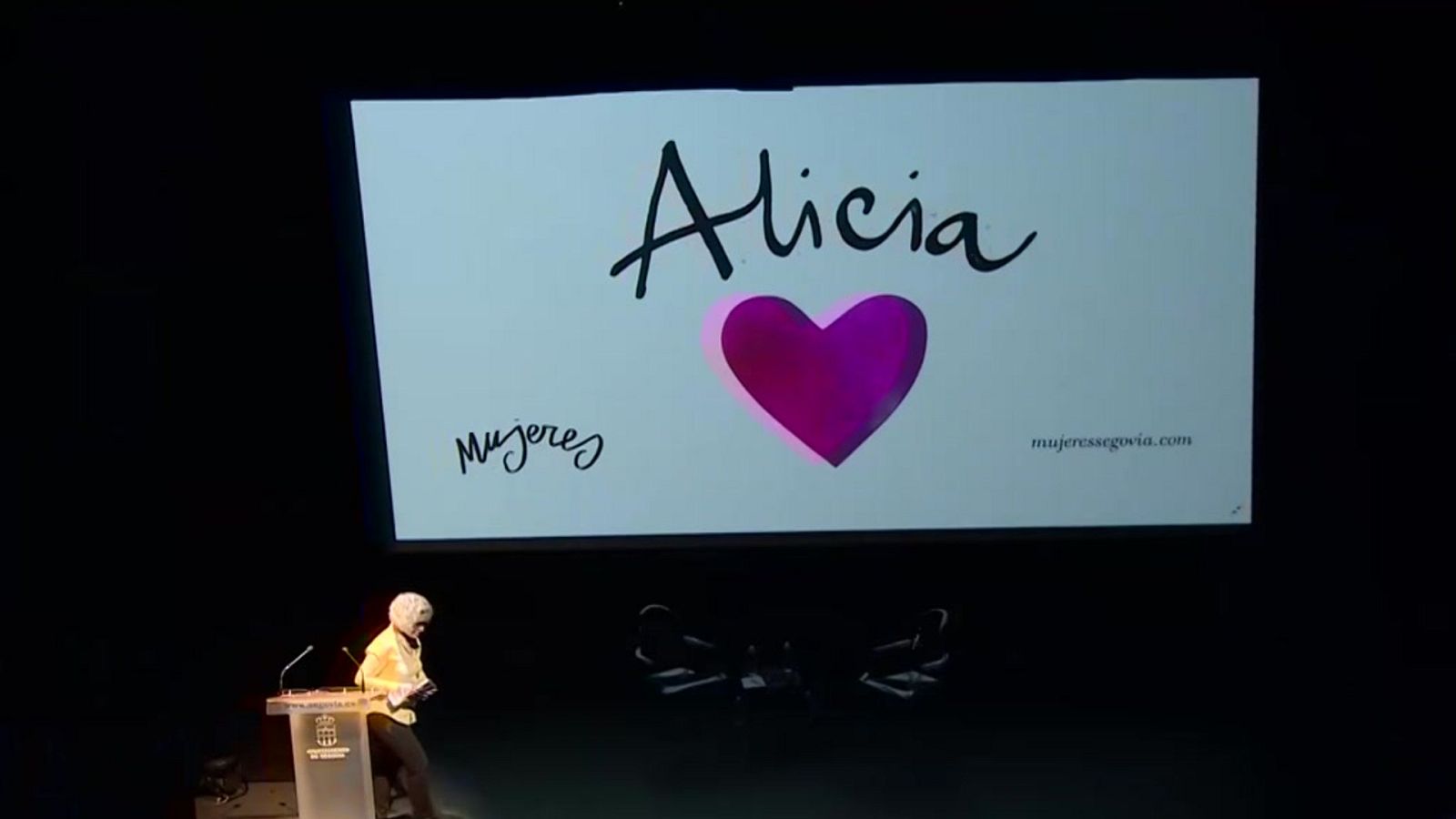 Homenaje a Alicia Gómez Montano en un foro en Segovia | Ver