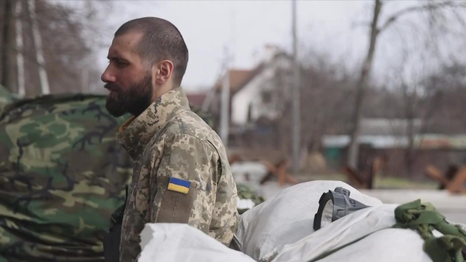 Del escenario a la trinchera: cantantes y actores también empuñan las armas en Ucrania