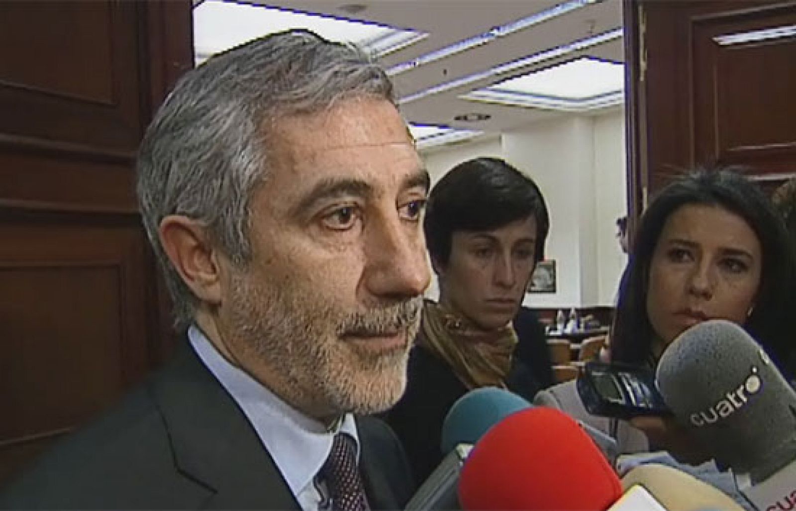 Izquierda Unida pide la mediación del Rey para resolver el caso de Aminatu Haidar | Ver