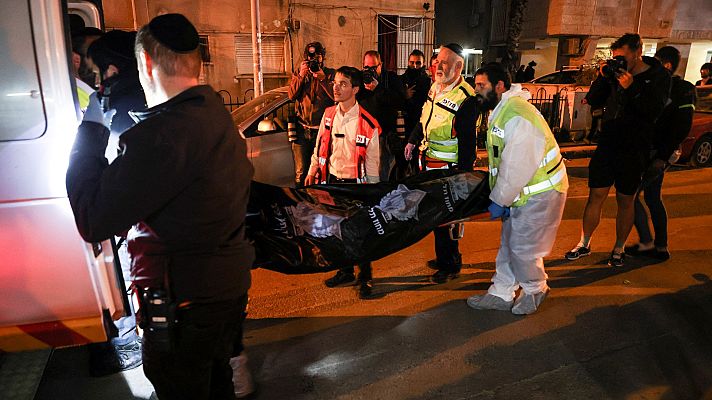 Telediario Matinal - Al menos cinco muertos en un tiroteo en Israel