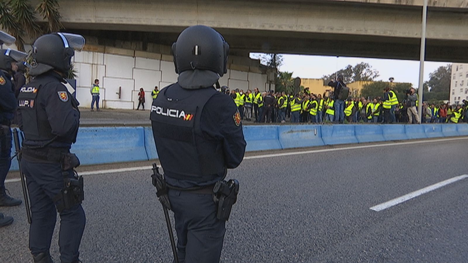 Transportistas bloquean el puerto de Algeciras | Ver