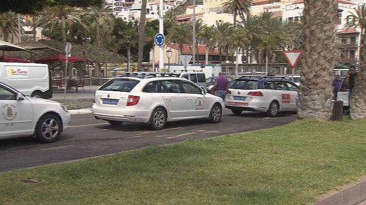 Telecanarias - Los taxistas de La Gomera temen perder a sus clientes