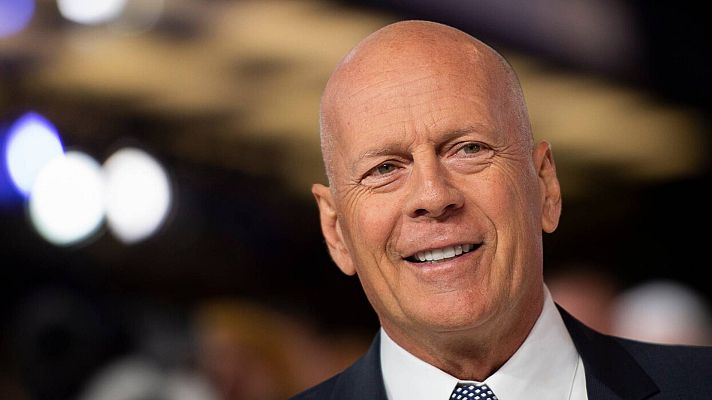 Telediario 2 - Bruce Willis se retira tras ser diagnosticado de afasia