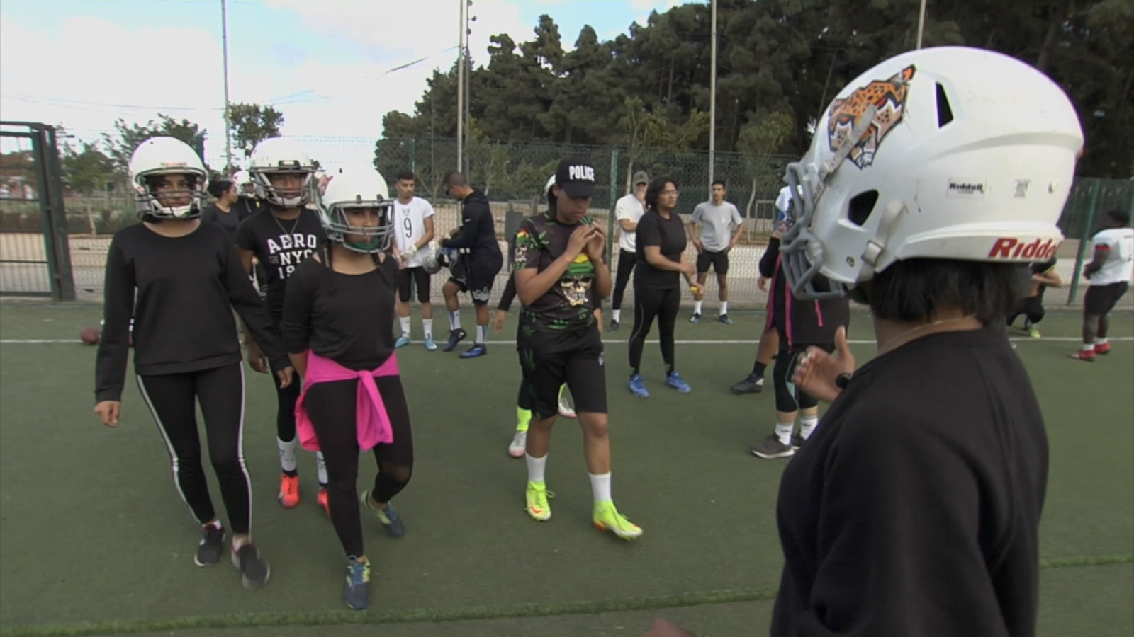 Mujeres que desafían los estereotipos jugando al fútbol americano en Marruecos
