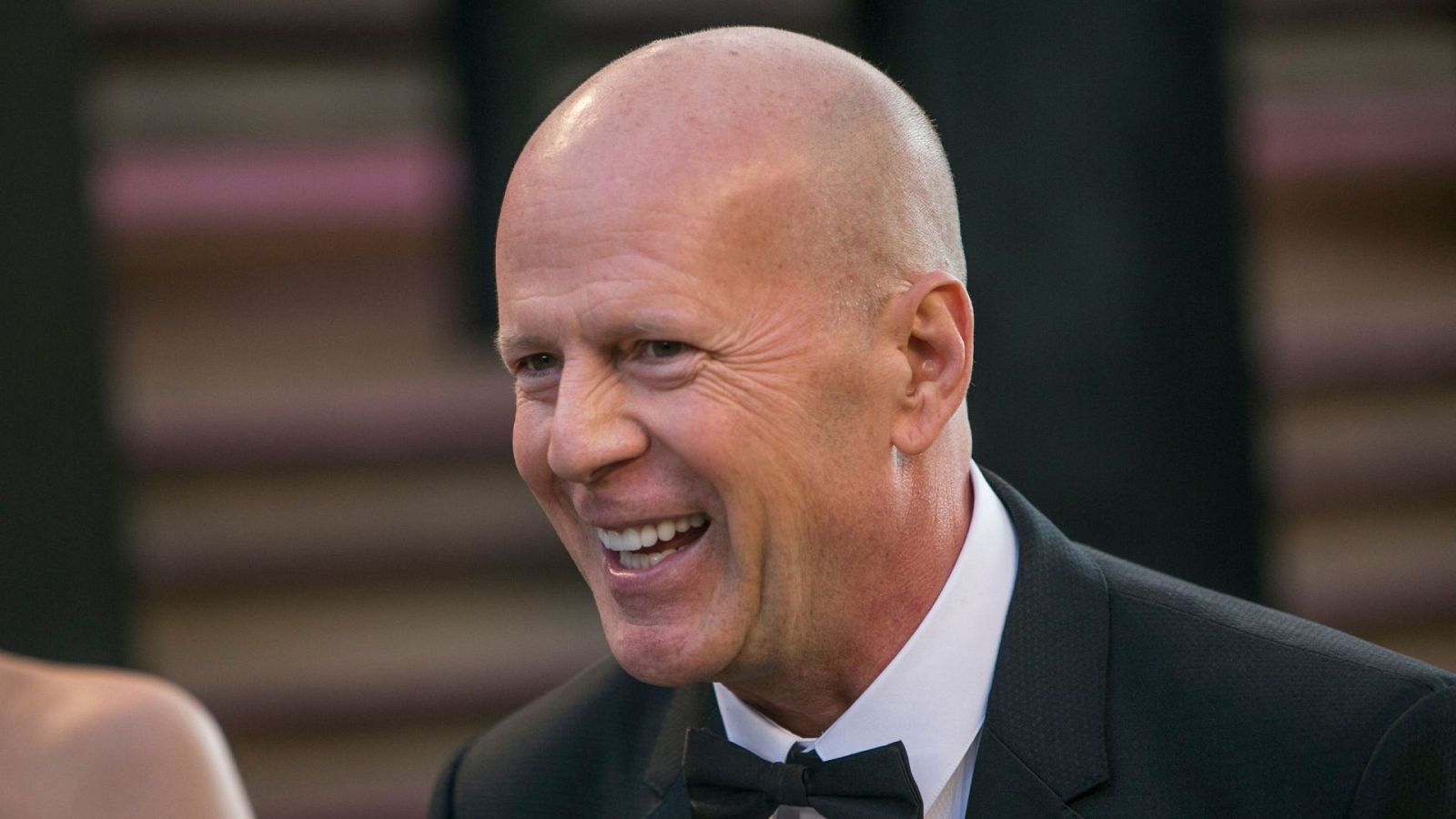 El gran icono del cine de acción, Bruce Willis, se retira por padecer una enfermedad: afasia - Ver ahora