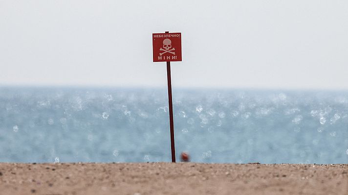Telediario 1 - Odesa cuida la única salida al mar que conserva Ucrania con minas antipersonas en sus playas