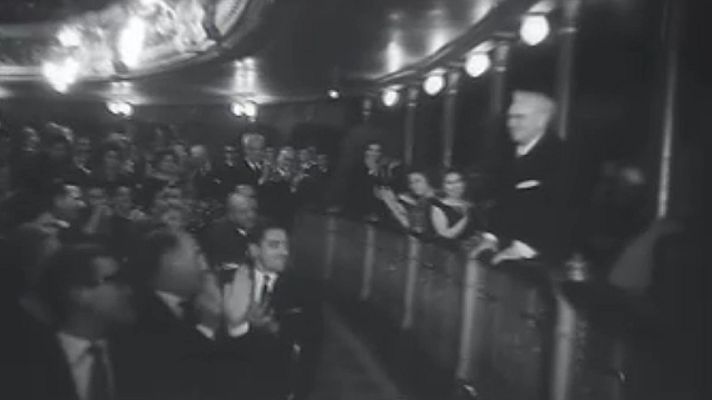 NO-DO - Homenaje al gran tenor Hipólito Lázaro en el Liceu