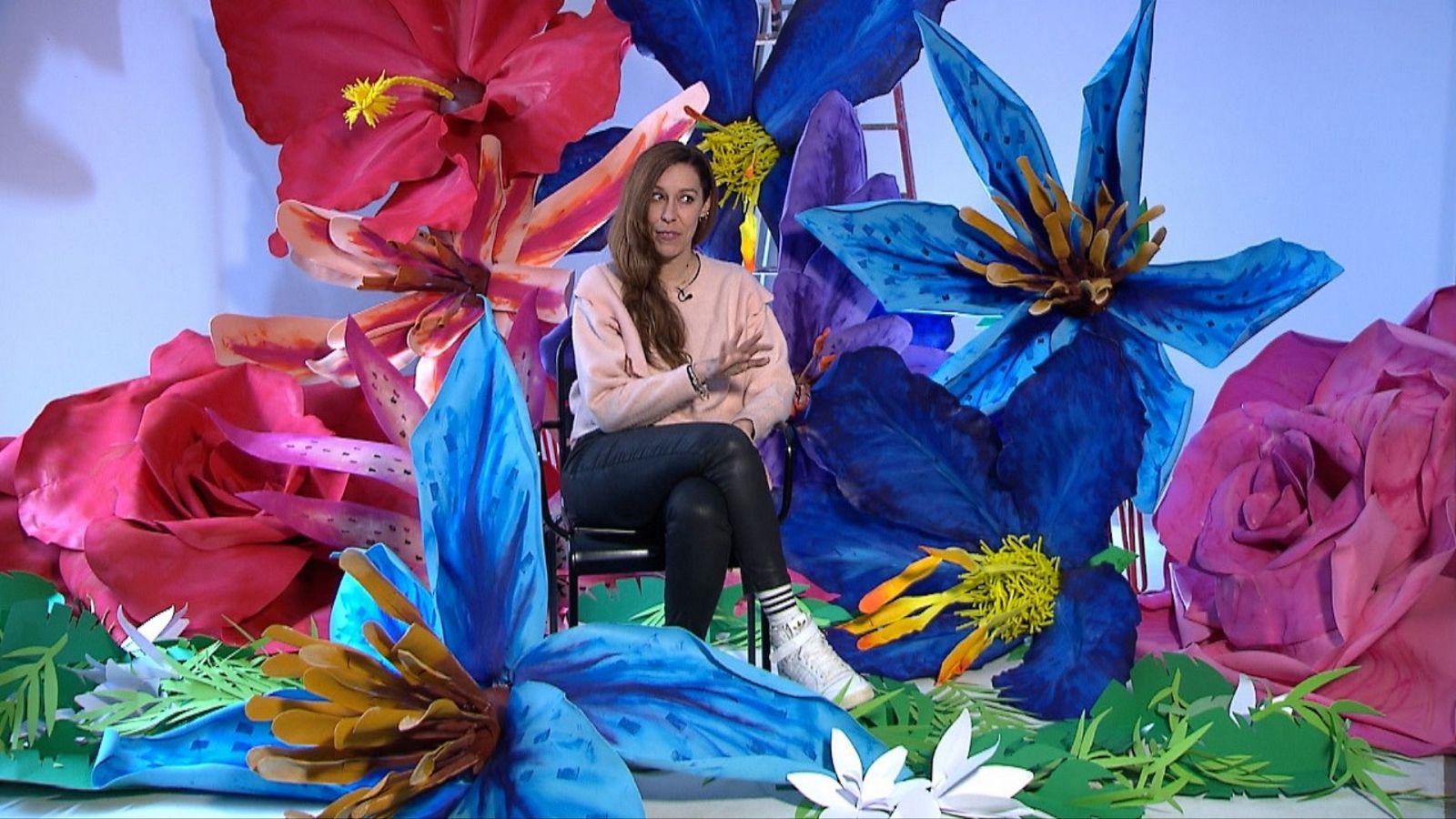 Cámara abierta - Missmsmith - Arte en Papel, Diccionaria y Joxe Mari Aizega en 1minutoCOM - ver ahora