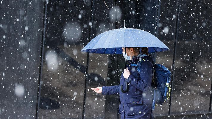 Telediario 1 - La borrasca Ciril deja una imagen invernal en pleno abril