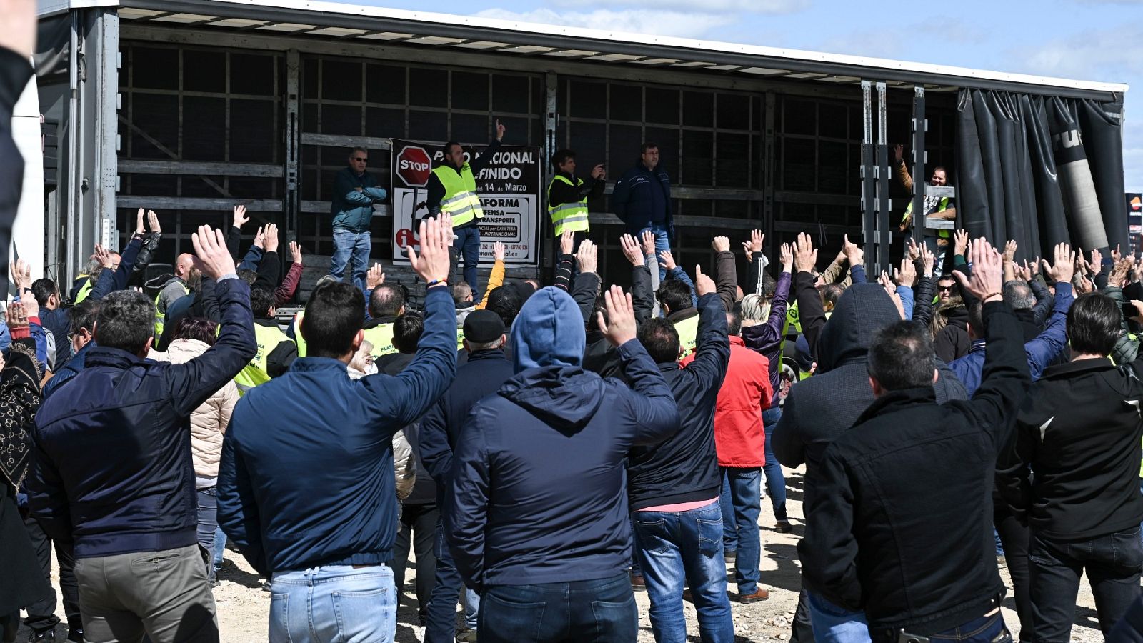 La Plataforma de Defensa del Sector del Transporte por Carretera suspende "temporalmente" el paro