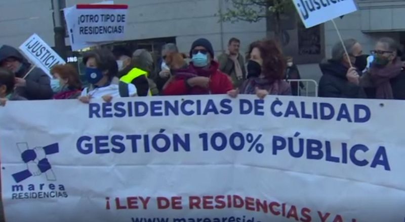 Familiares de personas fallecidas en residencias durante la pandemia se concentran en Madrid | Ver