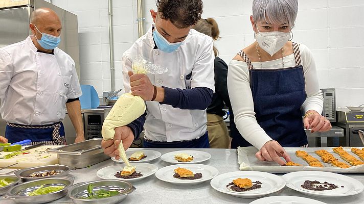 Telediario 1 - La previsión de contratos aumenta esta Semana Santa, aunque no alcanza los niveles de antes de la pandemia