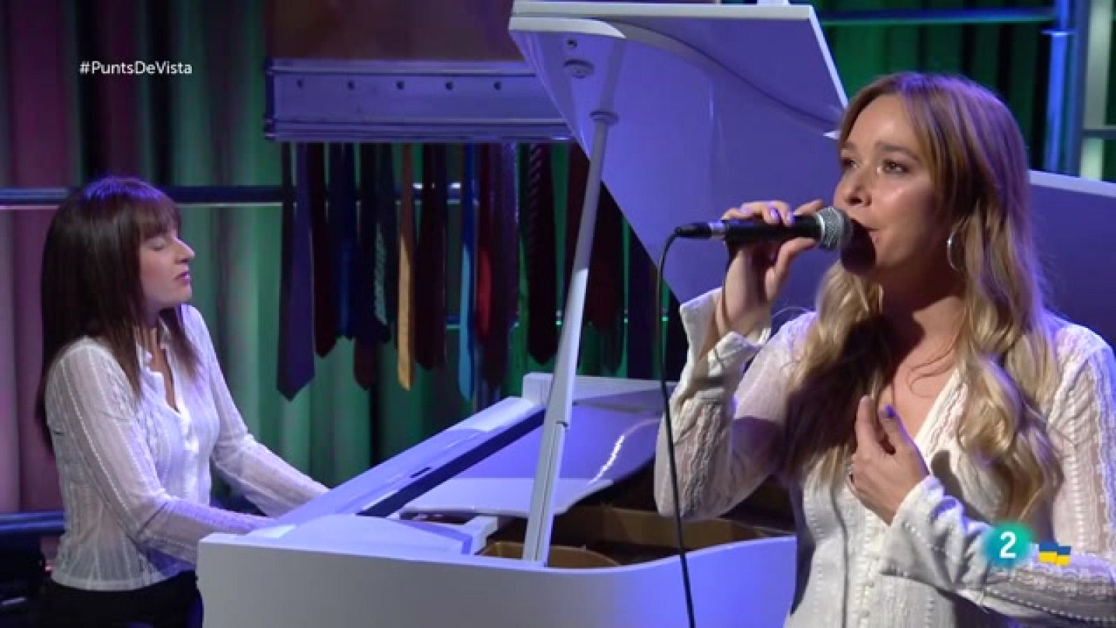 Punts de vista - Beth Rodergas i Laura Andrés interpreten 'Eternal Flame' - Veure ara