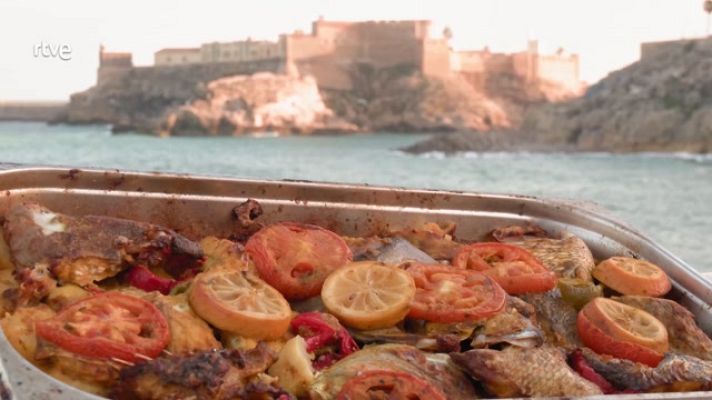 Aquí la Tierra - Pescado marinado y al horno con patatas