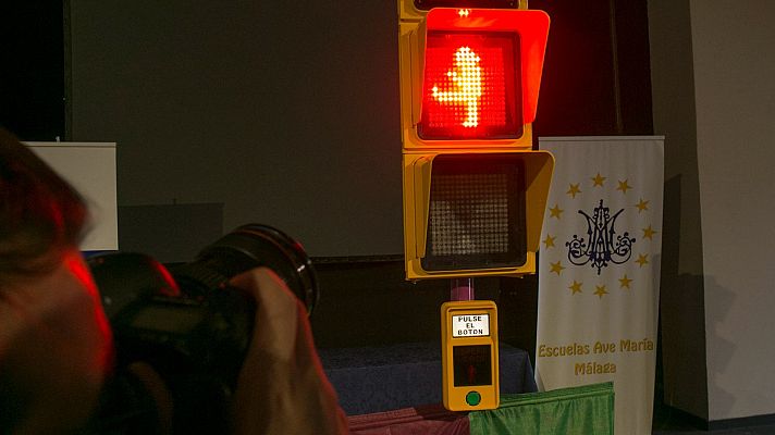 Telediario 2 - "¡Quiétorrr!", el semáforo que recuerda la figura de Chiquito de la Calzada en Málaga