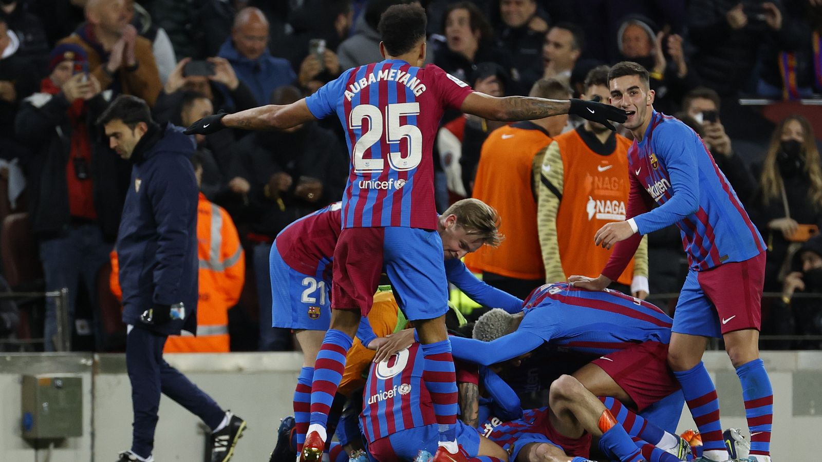 El Barça pone a prueba su mejoría ante el Eintrach | Ver