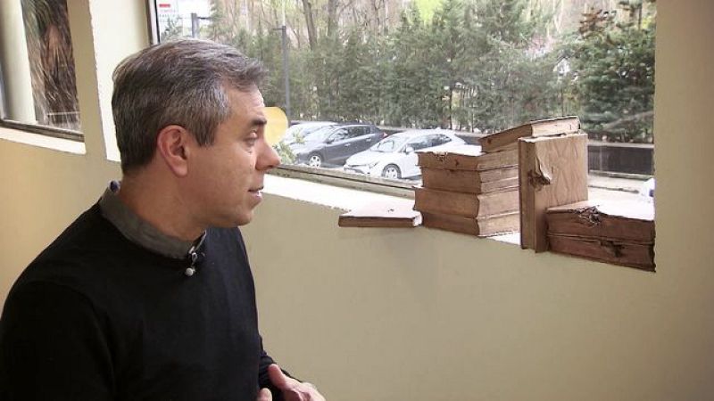 Biblioteca. Escultura de Fernando Snchez Castillo en la UNED*