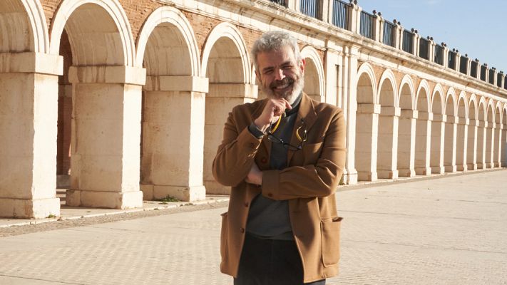 Maestros de la costura - Caprile se emociona al ver el vestido de la infanta Cristina