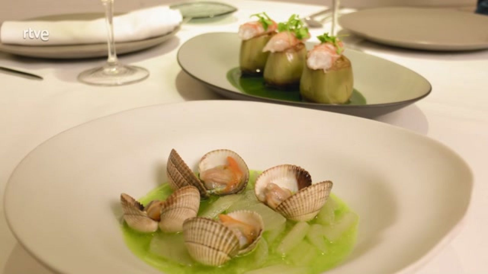 Aquí la Tierra - Cómo limpiar cardo y alcachofa