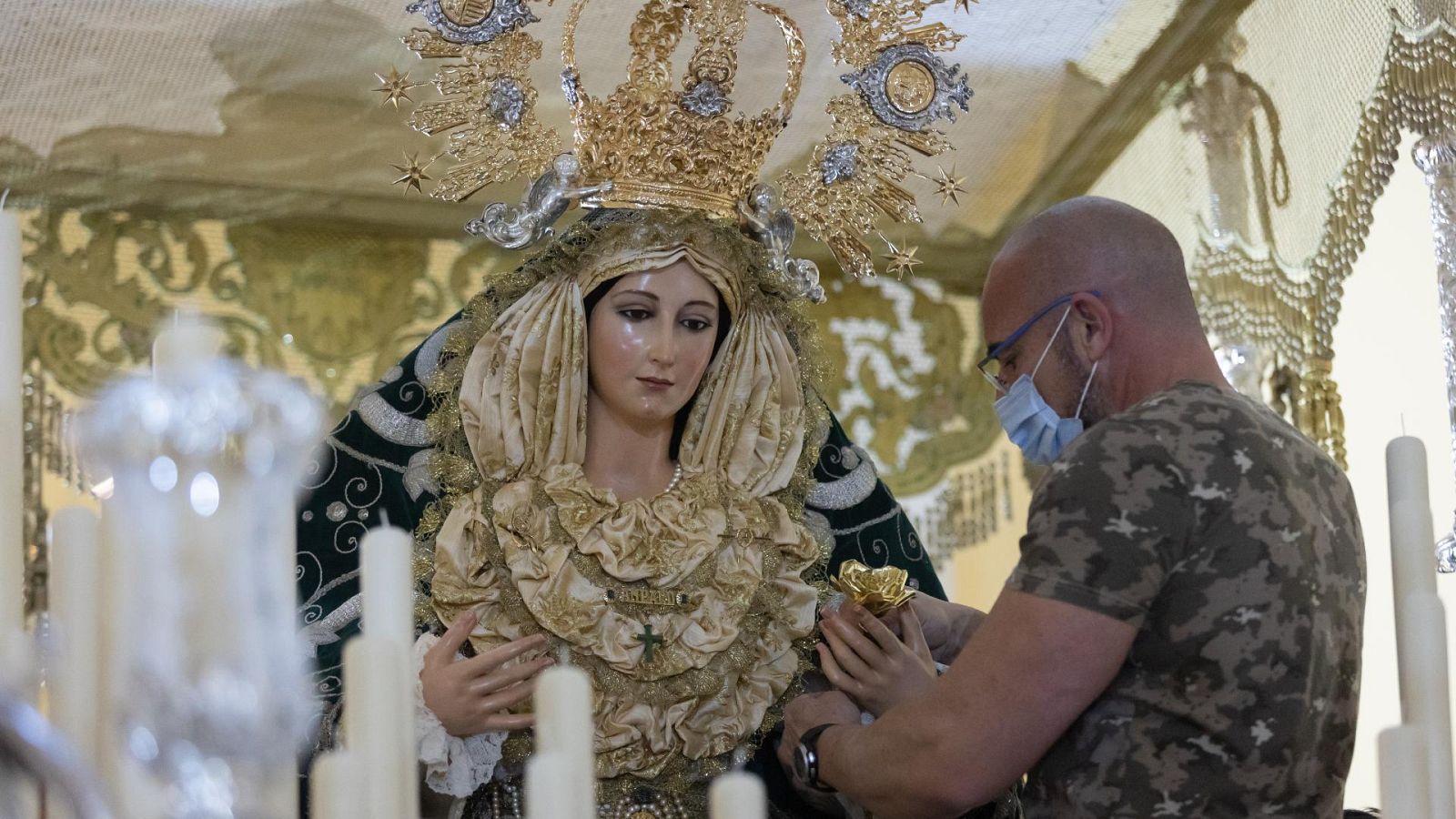 Las procesiones vuelve, pero los costaleros llevarán mascarilla | Ver