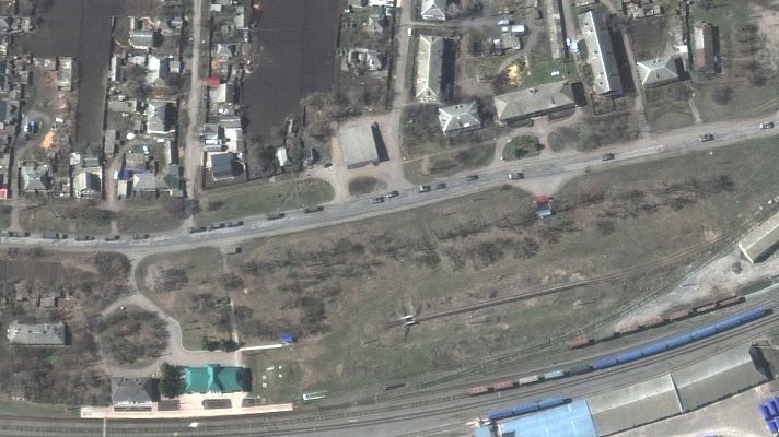 Telediario Fin de Semana - Un convoy militar ruso de más de 12 km se dirige al Donbás