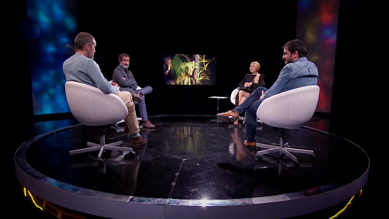 Versión española - Coloquio: La trinchera infinita   - ver ahora