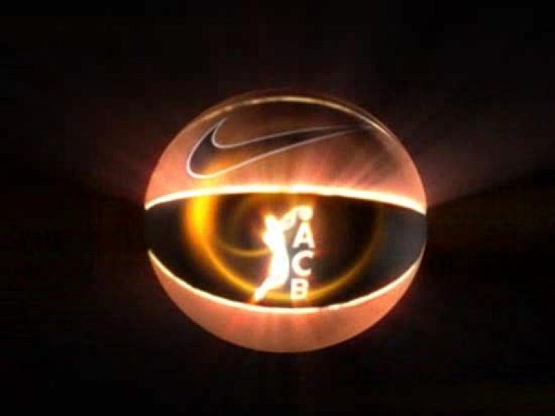 ¡La gesta del año! El Xacobeo Blu:sens más mermado ha derrotado en la prórroga al ya ex invicto Real Madrid, que cede el liderato a un consistente Regal Barça. Kostas Vasileiadis fue el líder de los gallegos en una mañana que no se olvidará en Santia