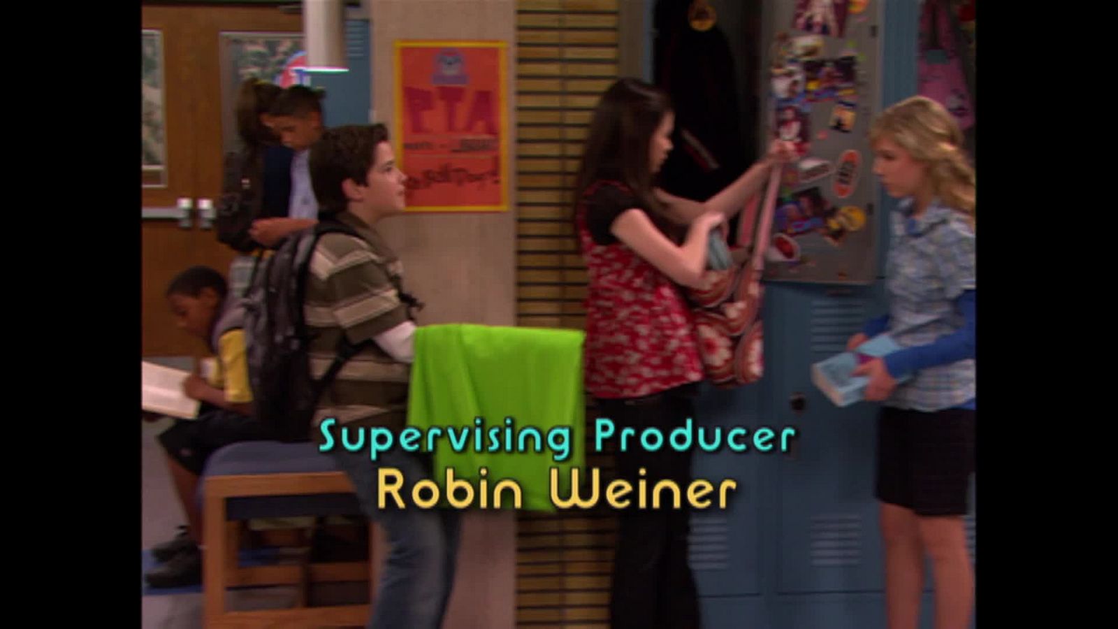 Espiando a una malvada profesora - Icarly | Ver