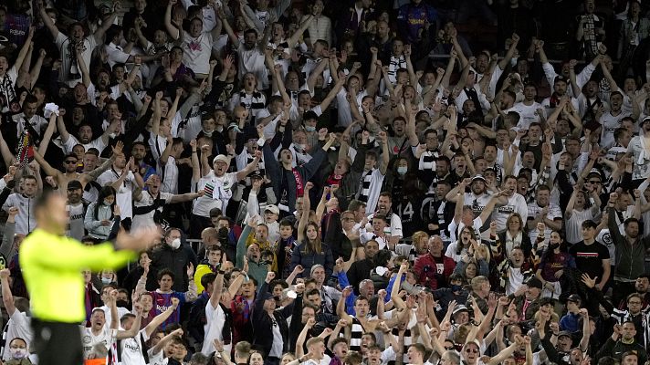 Informativo 24h - La afición culé, indignada con el club: "Parecía que jugábamos en campo contrario"