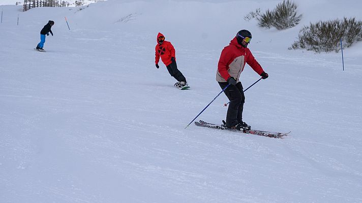 Telediario 2 - Últimos días de nieve con una alta ocupación en las estaciones de esquí