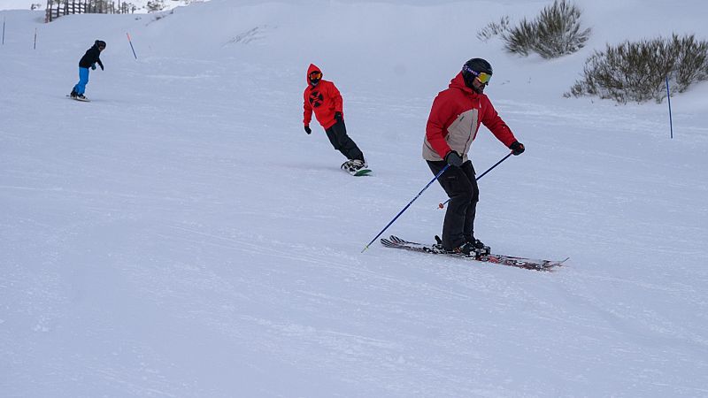 Últimos días de nieve con una alta ocupación en las estaciones de esquí