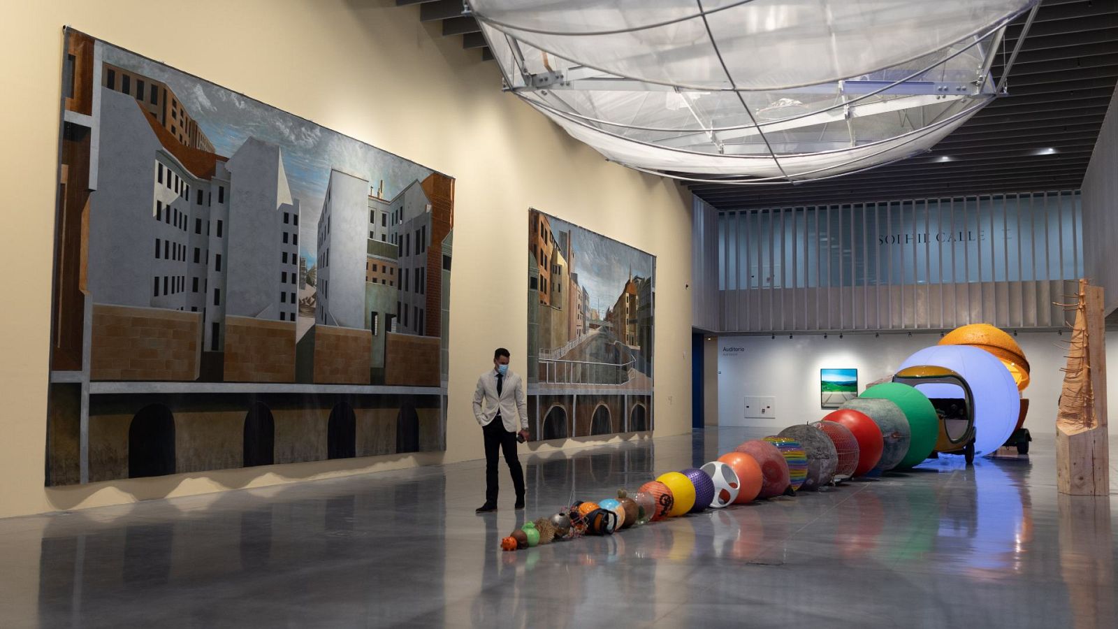 El Centro Pompidou de Málaga ofrece un recorrido onírico y sensorial | Ver