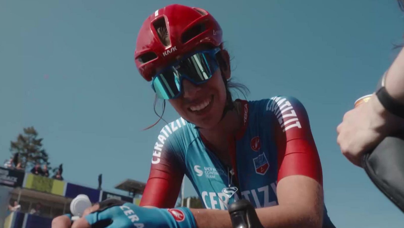 Sandra Alonso firma un memorable 10º puesto en la París-Roubaix