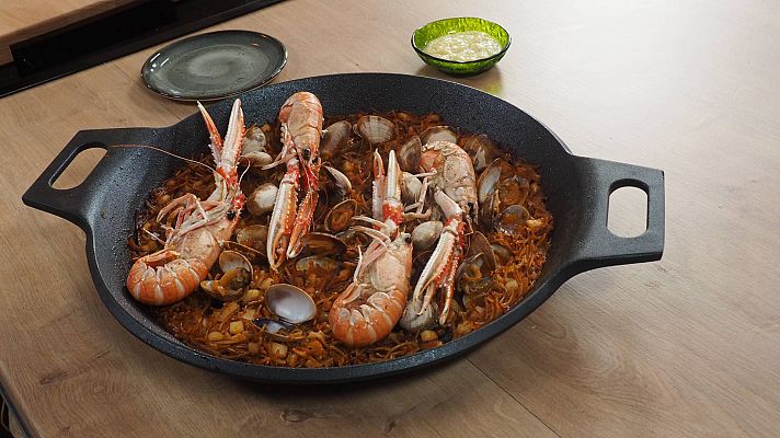 Menudos Torres - Receta de fideuá de sepia y marisco