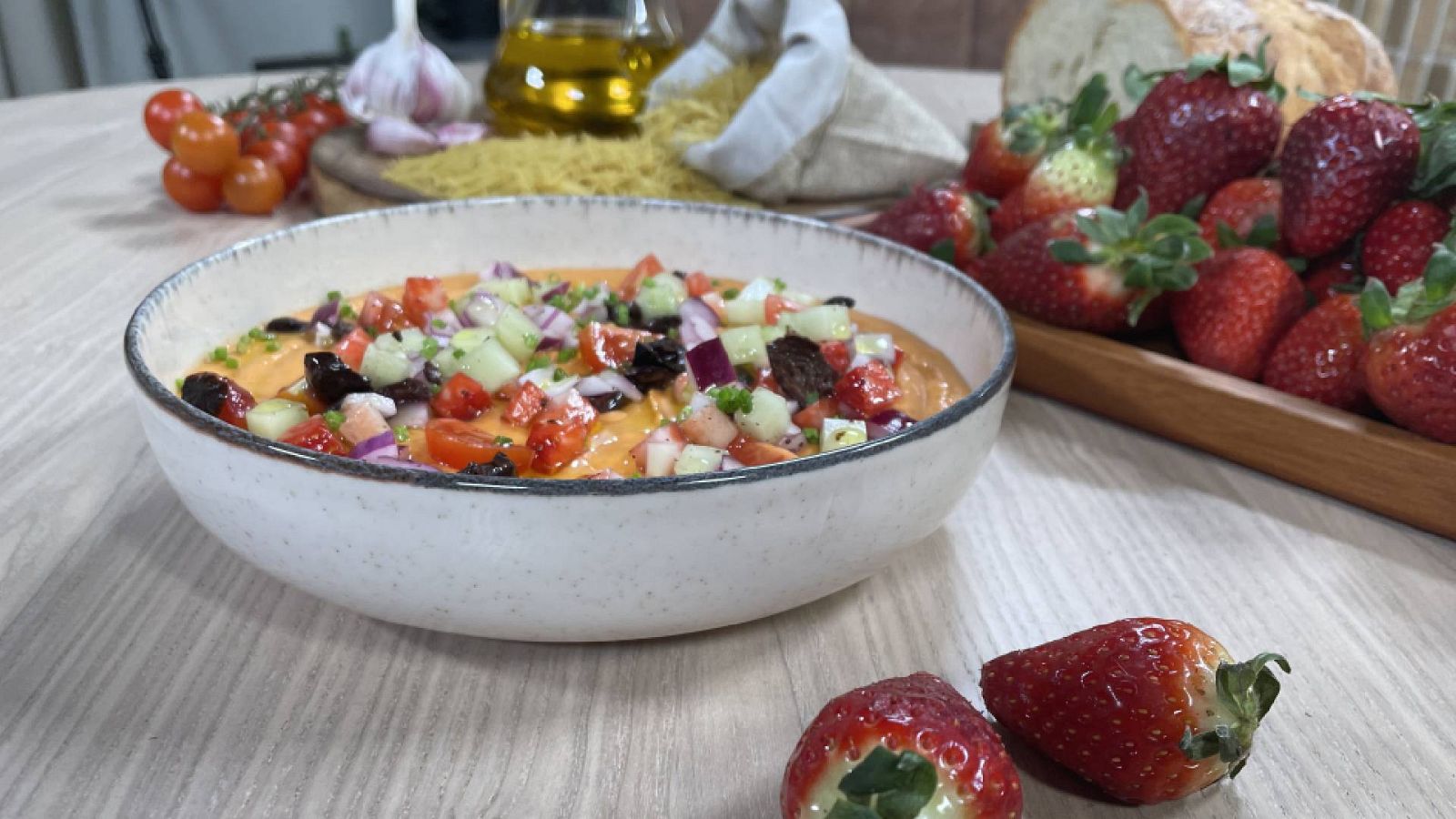 Menudos Torres - Receta de salmorejo de fresas