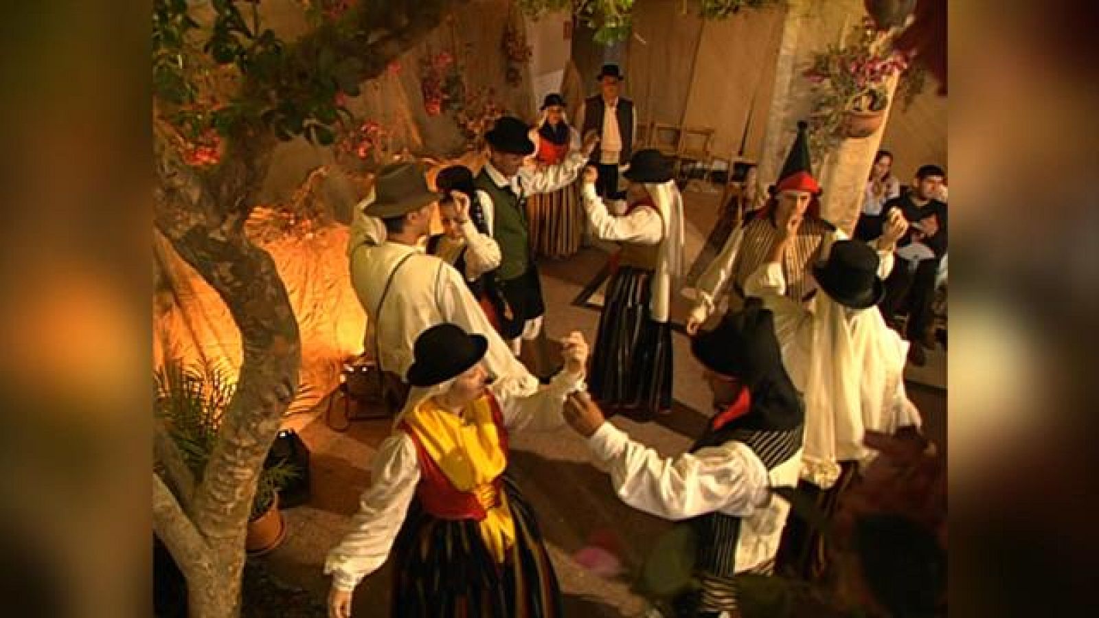 Tenderete - 17/04/2022 con Monitores de la Escuela de Folklore de Telde, Mayelín, La Escuela de Folclore de los Campitos y la parranda del Millo con solistas.