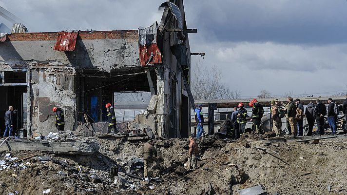 Informativo 24h - Al menos siete muertos en un bombardeo en Leópolis, cerca de la frontera con Polonia