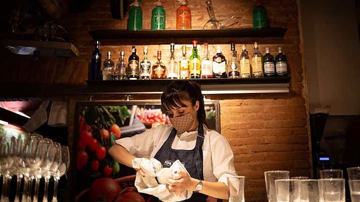 Economía en 24 horas - La hostelería ve seguro quitar mascarillas en interiores