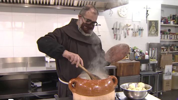 Telediario 1 - Un fraile franciscano triunfa con sus clases de cocina en Youtube