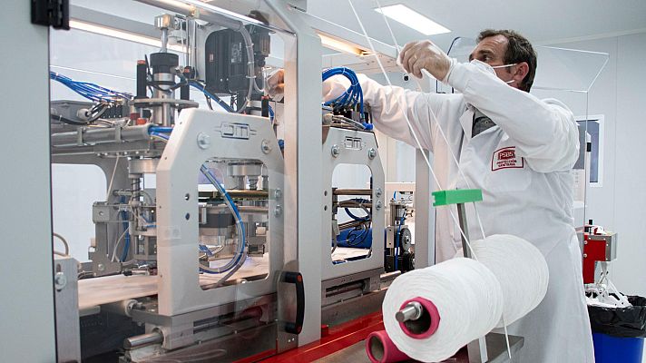 Telediario 1 - Las fábricas de mascarillas temen el cierre a causa de la bajada en las ventas