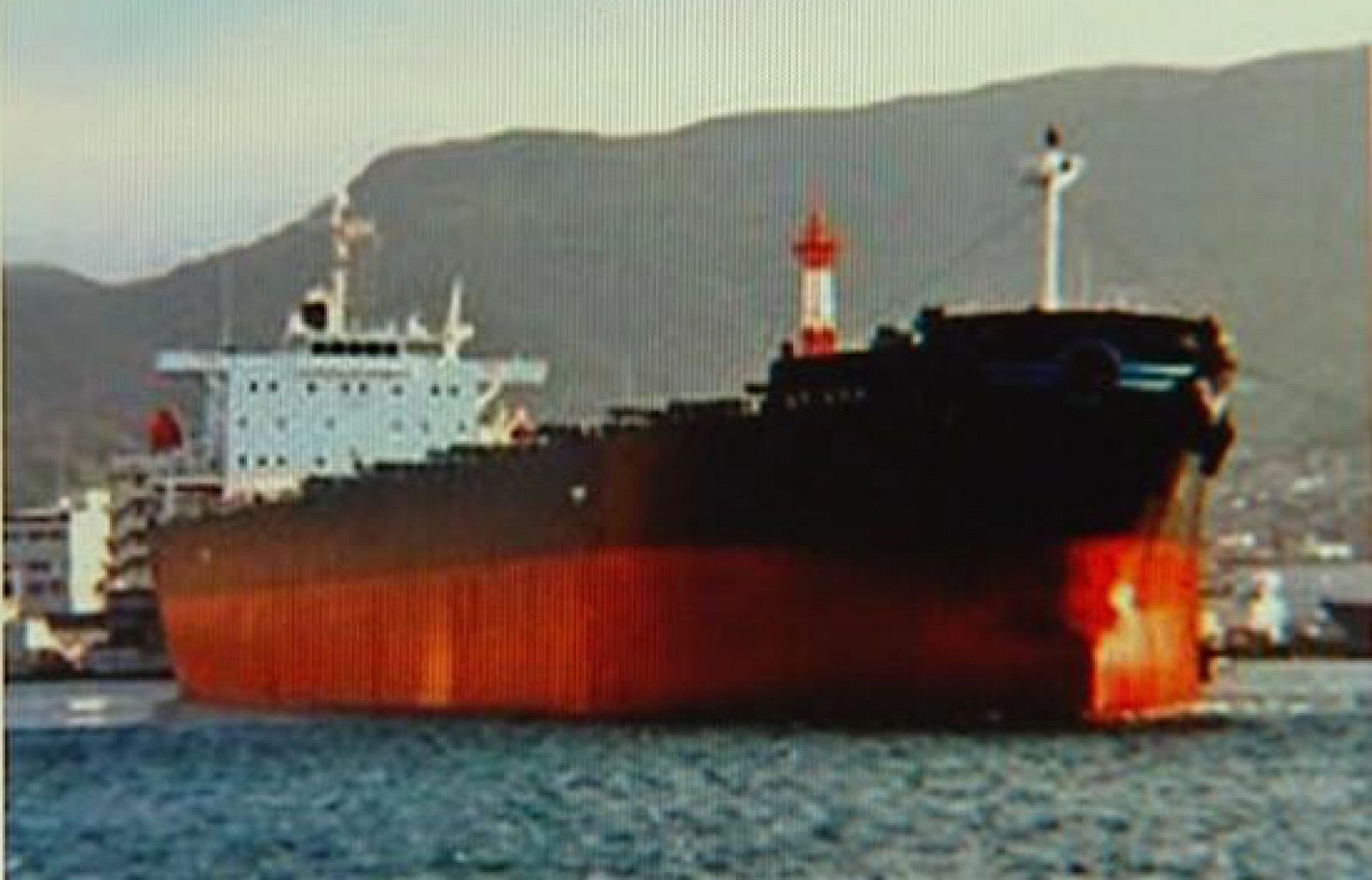 El 'Ariana' no tiene carburante y sus tripulantes están enfermos | Ver