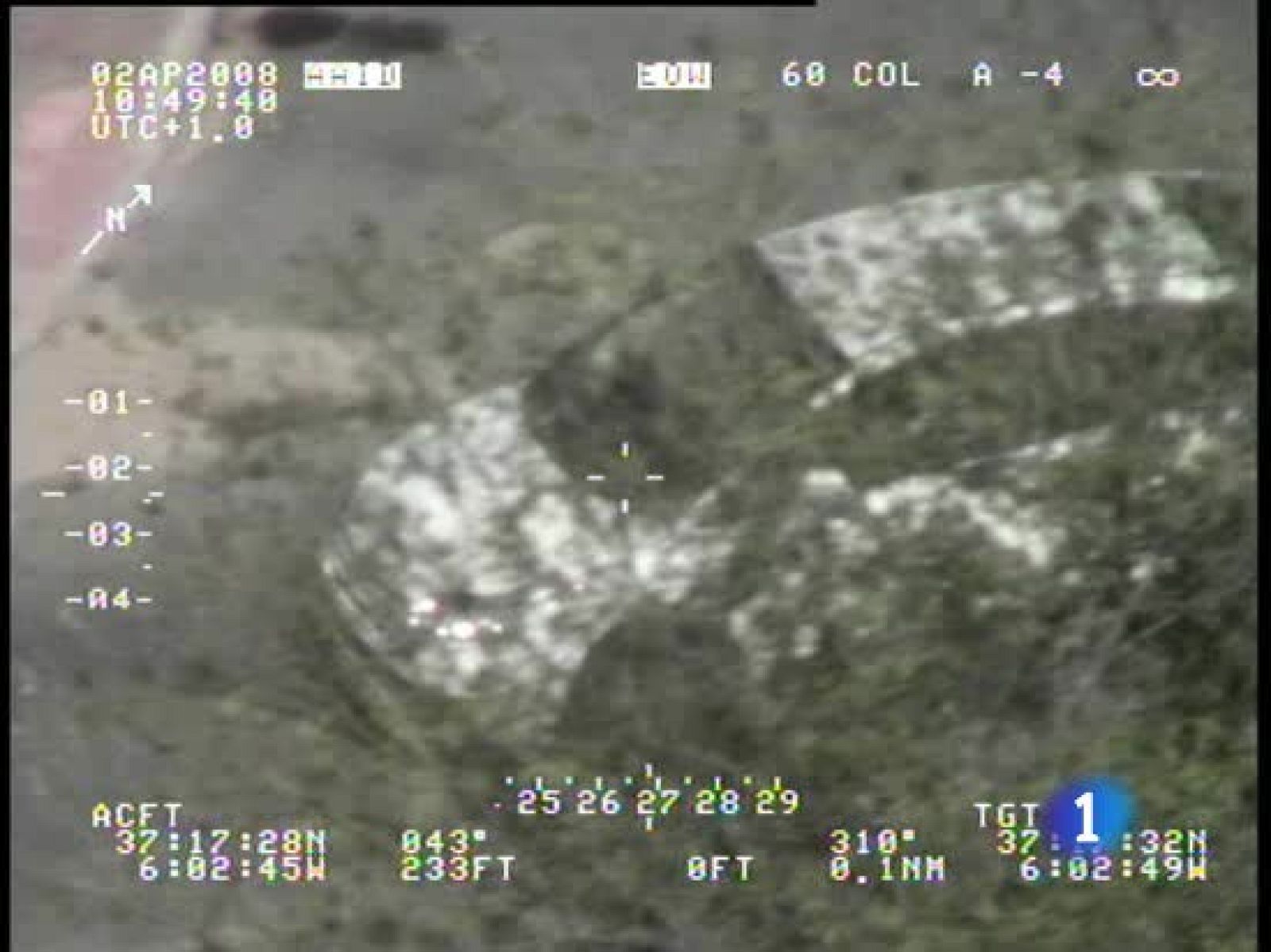 Tráfico insiste una y otra vez en lo peligroso que es hablar por el móvil mientras se conduce | Ver